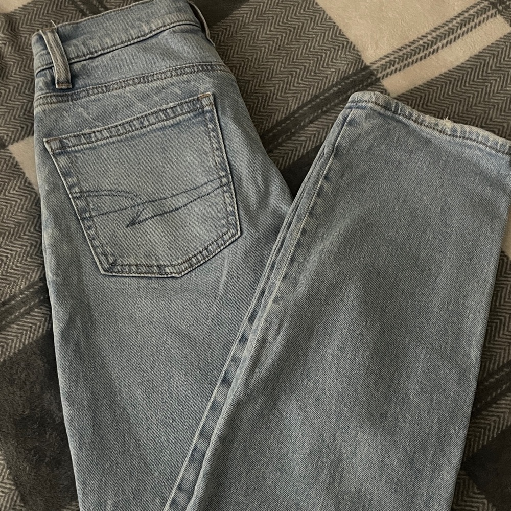 American Eagle Outfitters Women's Straight Leg Jeans in Light Blue - Picture 5 of 5
